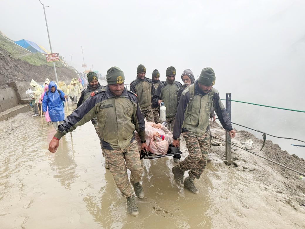 Indian Army Responds Swiftly to Assist Amarnath Yatris Stranded Due to Landslide and Heavy Rains