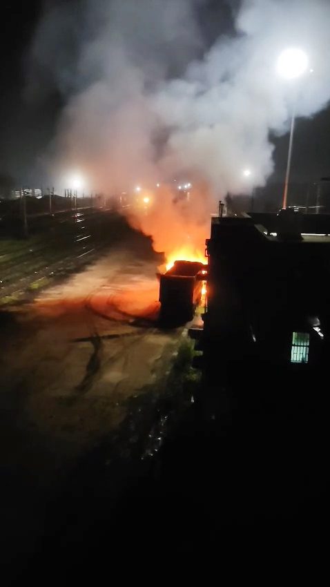 Criminals Set Fire to Hyva Truck in Latehar, Open Fire Near Railway Siding