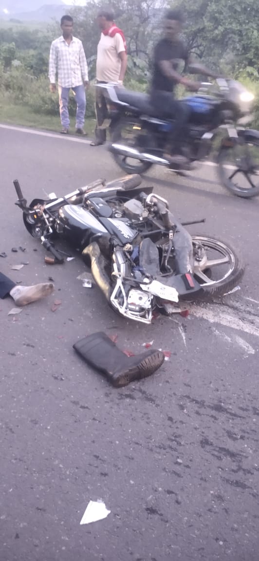 BCCL worker dies in road accident in Loyabad | Angry locals block the road