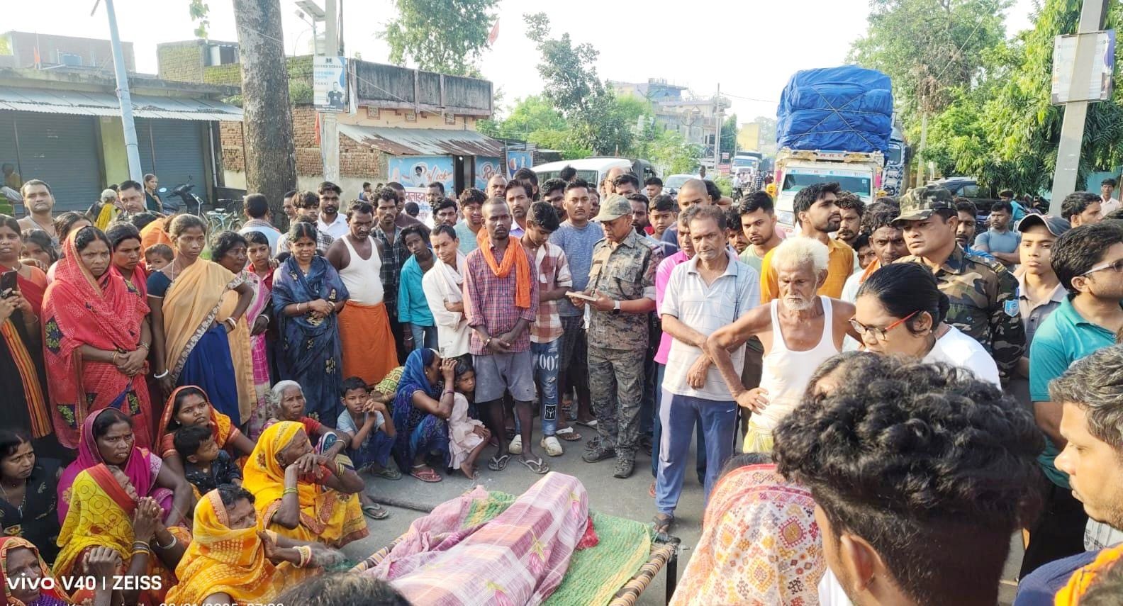 Jharkhand Shocker: Woman Dies After Botched Surgery by Quack Doctor in Palamu, Locals Protest with Body on Road