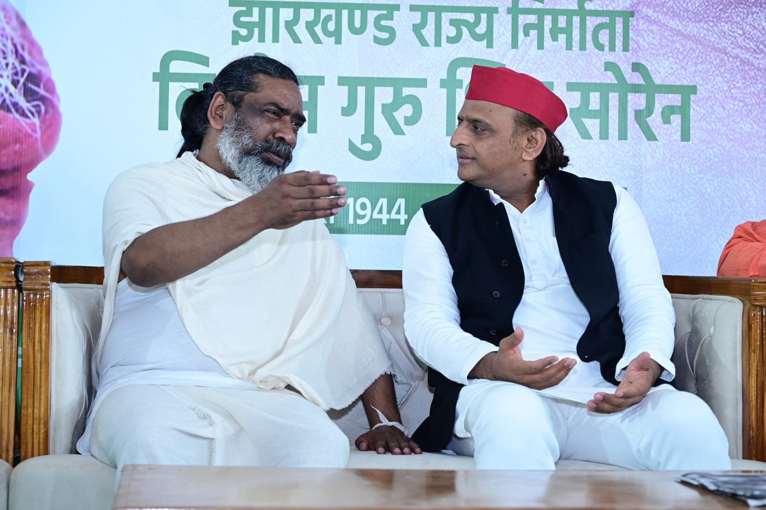 Samajwadi Party President Akhilesh Yadav Visits Nemra, Pays Tribute to Shibu Soren
