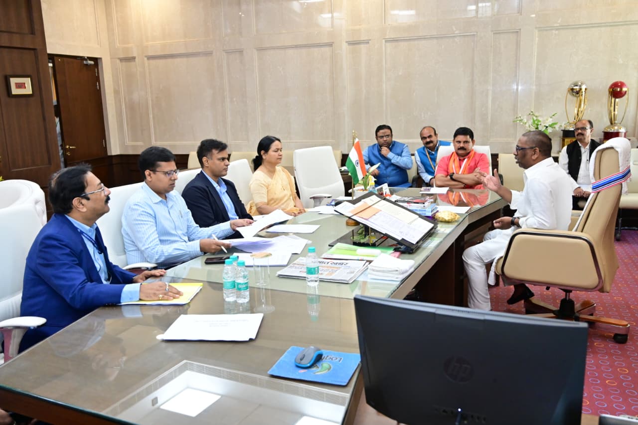 Jharkhand Chief Minister Holds High-Level Meeting with Union Coal Minister Satish Chandra Dubey
