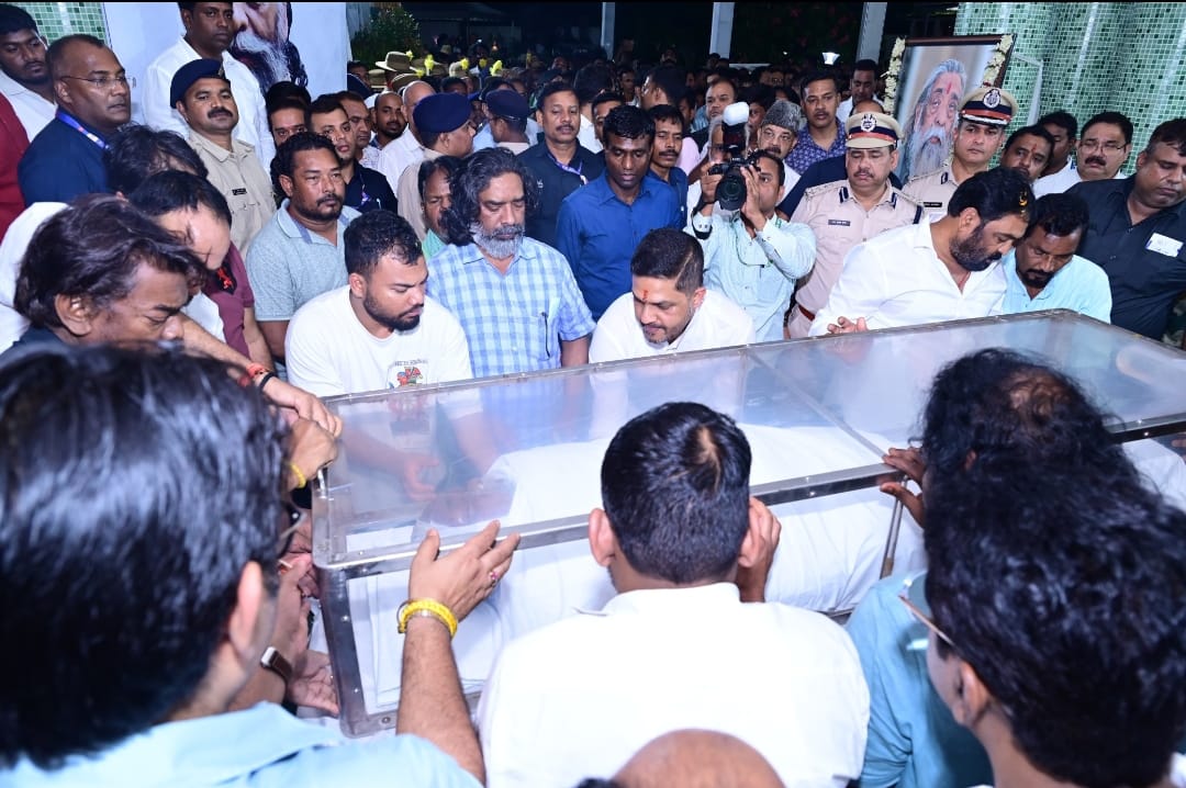 BJP State President Babulal Marandi, Senior Leaders Pay Tribute to Shibu Soren