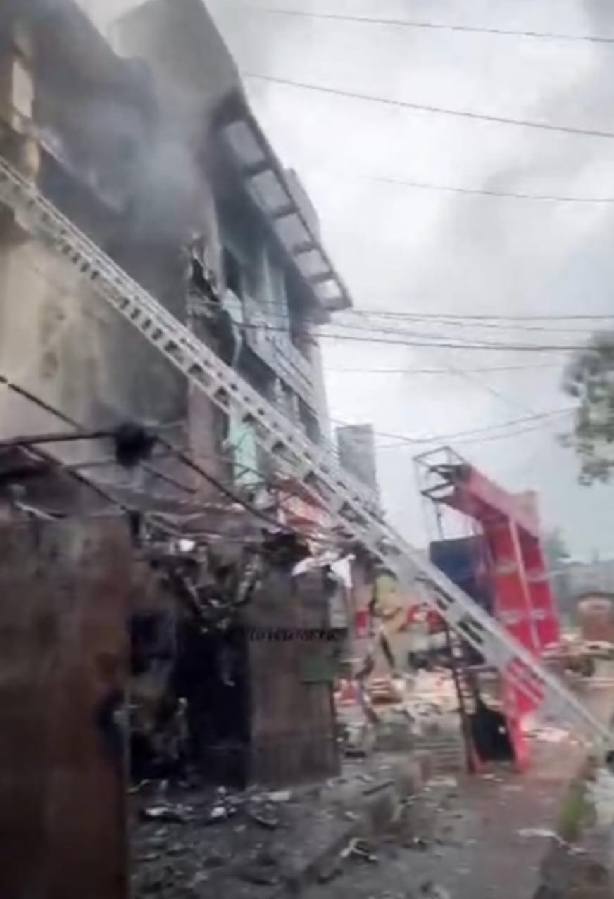 Massive Fire Breaks Out in Ranchi Building, Two Stationery Shops Completely Destroyed
