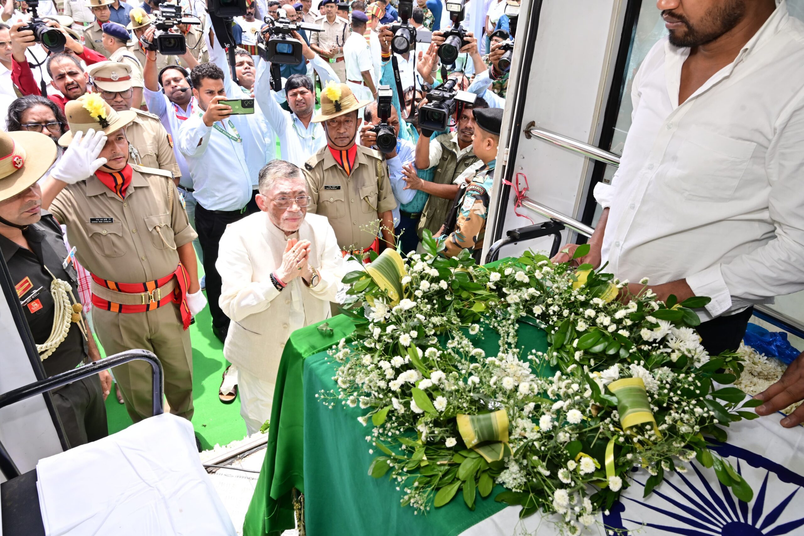 Dishom Guru Shibu Soren Remembered as Symbol of Service and Struggle