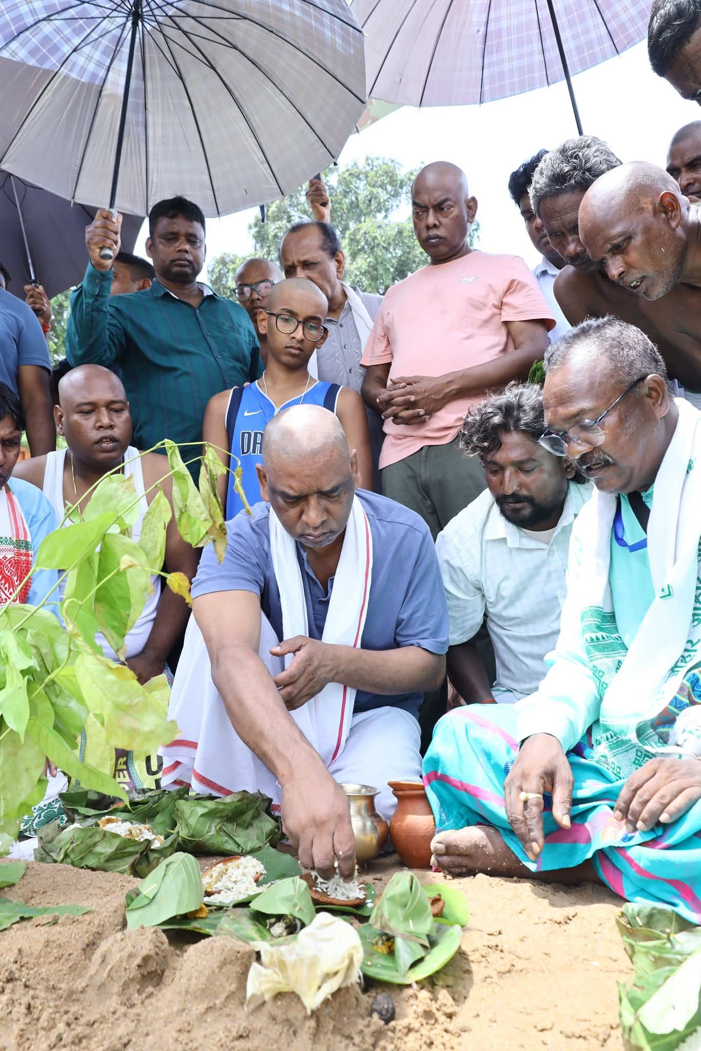 Chief Minister Hemant Soren immersed Guruji's ashes in Rajrappa