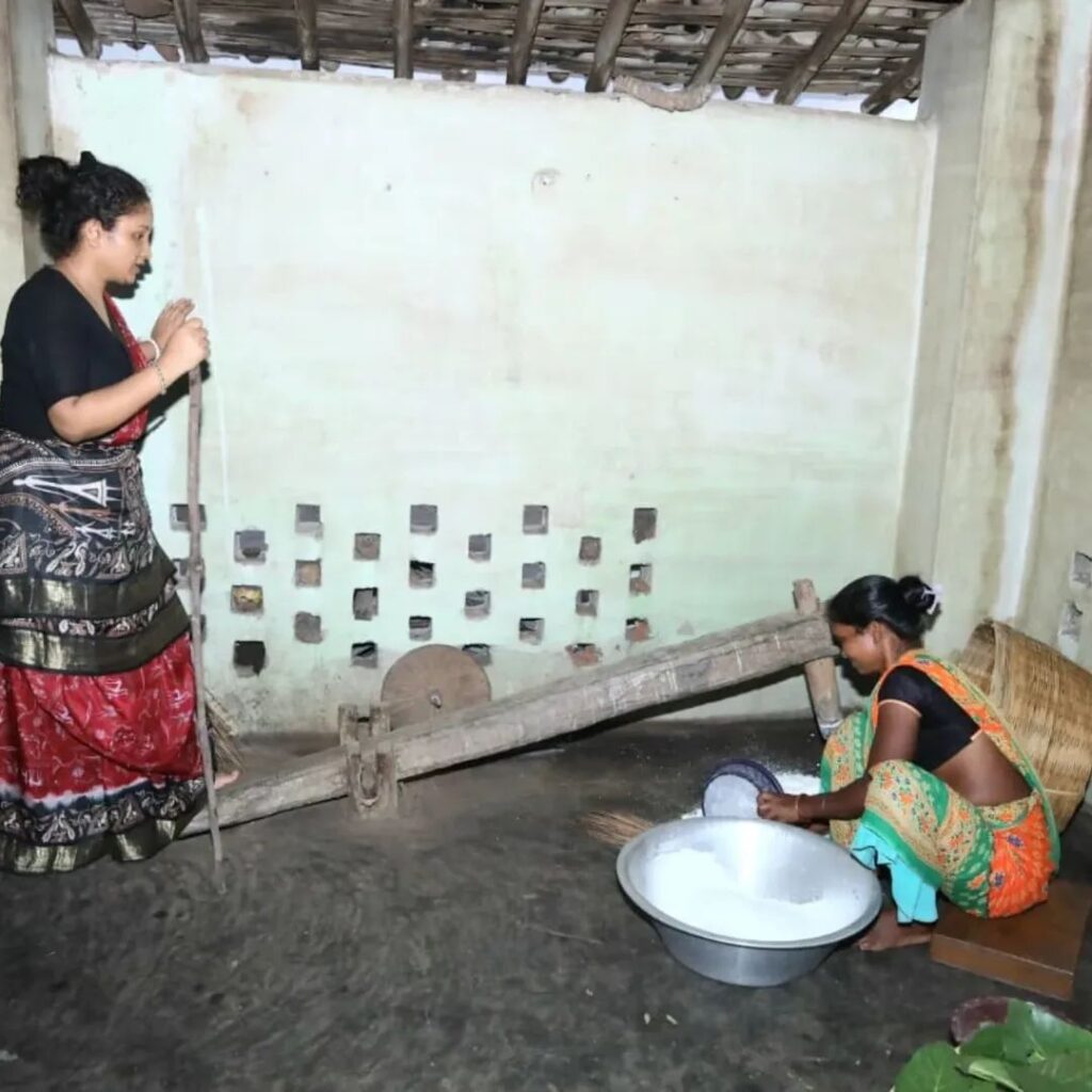 Daughter-in-law Kalpana Soren Fulfills Her Duties in Dishom Guru’s Shraddha Ceremony