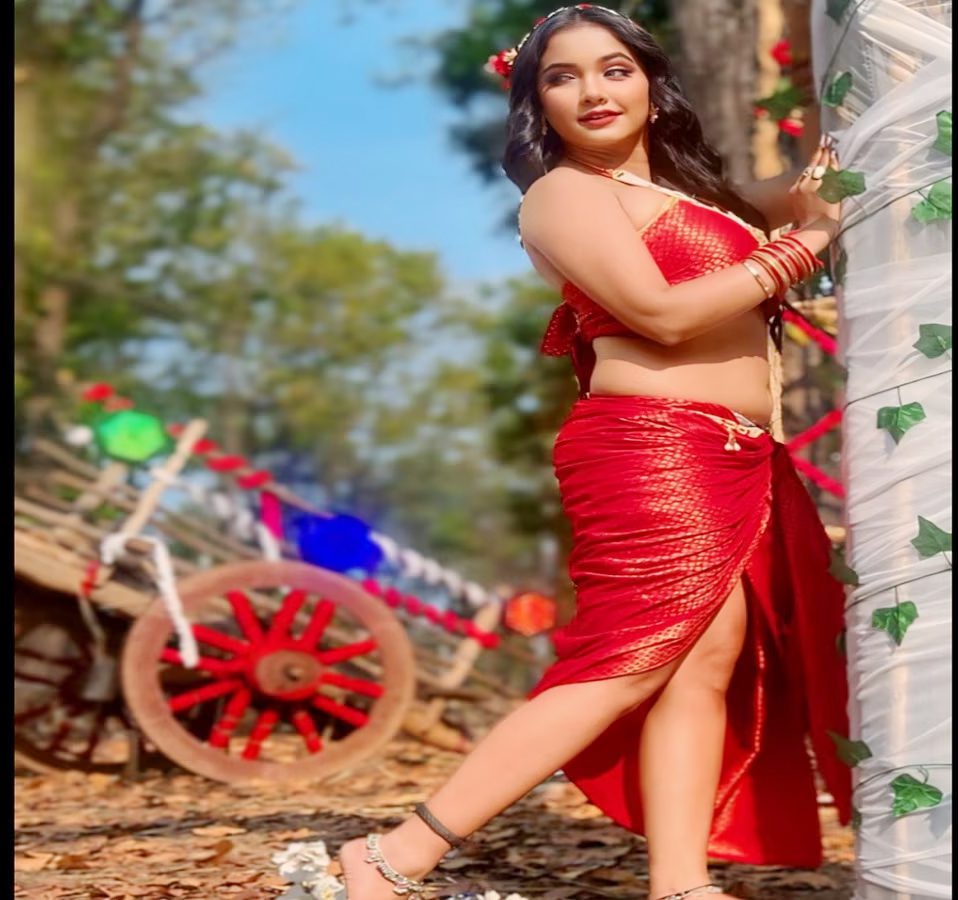 Bhojpuri Actress Trisha’s New Videos Go Viral, Fans Shower Praise