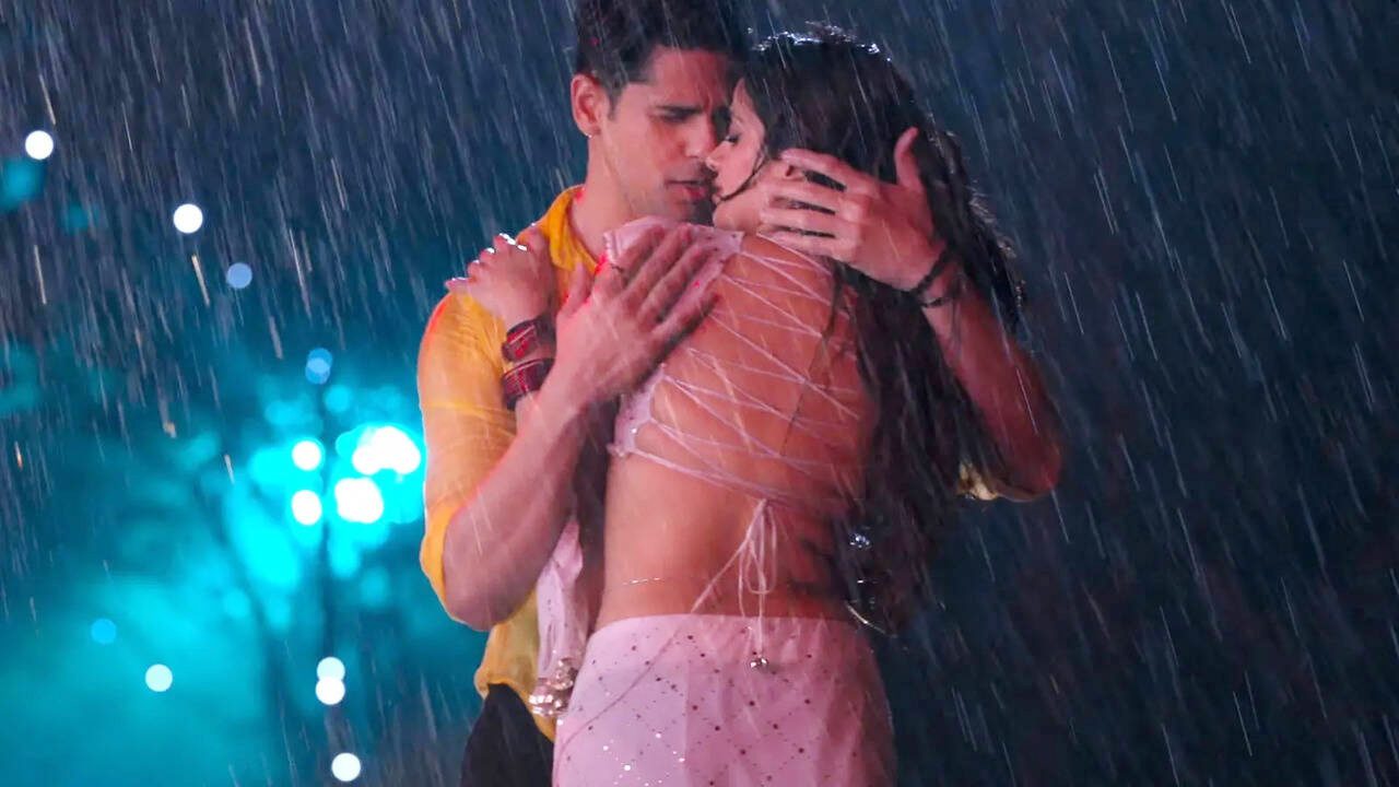 ‘Bheegi Saree’ Brings Monsoon Romance Back to Bollywood with Sidharth–Janhvi’s Magical Chemistry