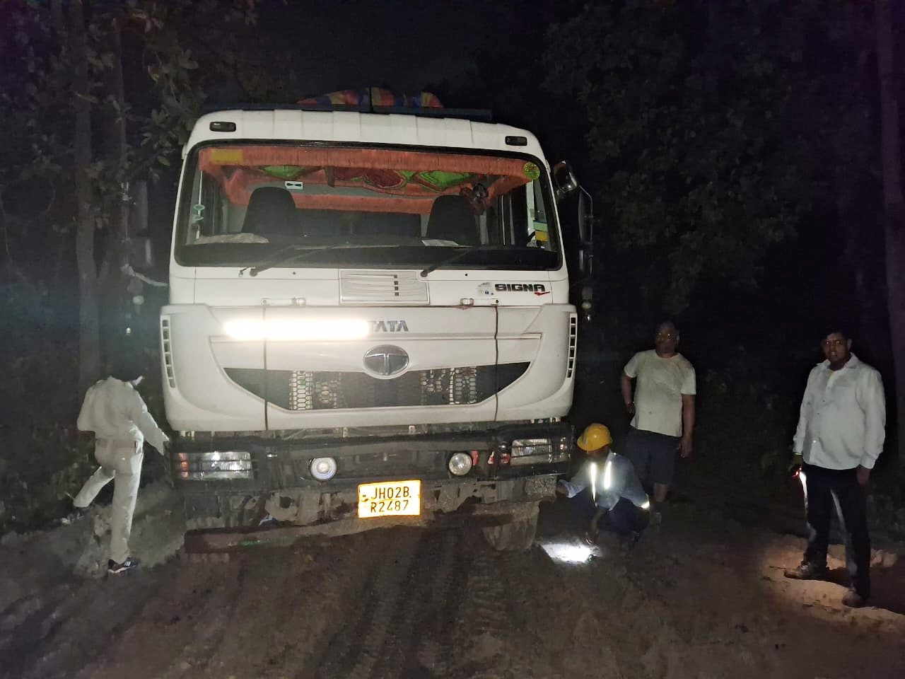 CCL Cracks Down on Coal Smugglers, Seizes Five Hyva Trucks in Ramgarh