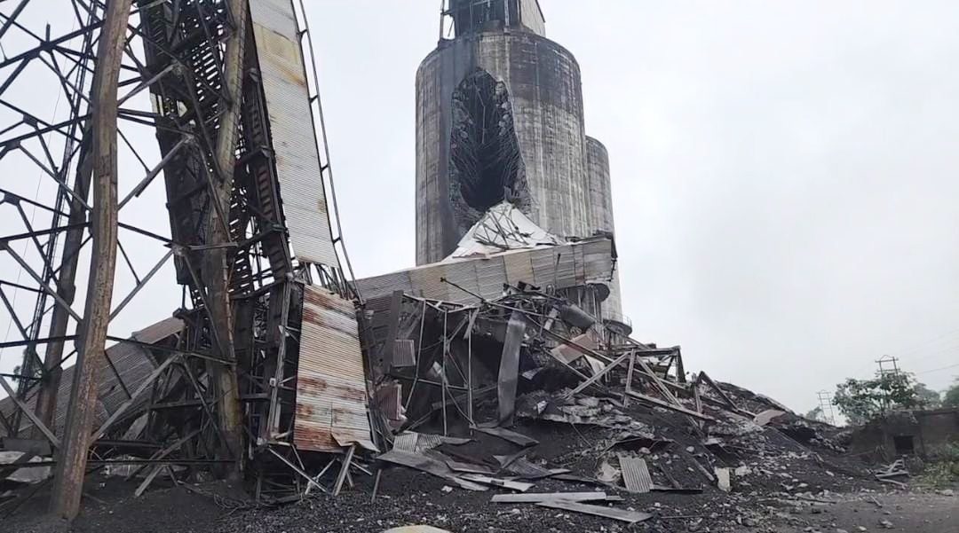 BCCL Washery Silo Collapses in Dhanbad, One Worker Rescued After Hours of Operation