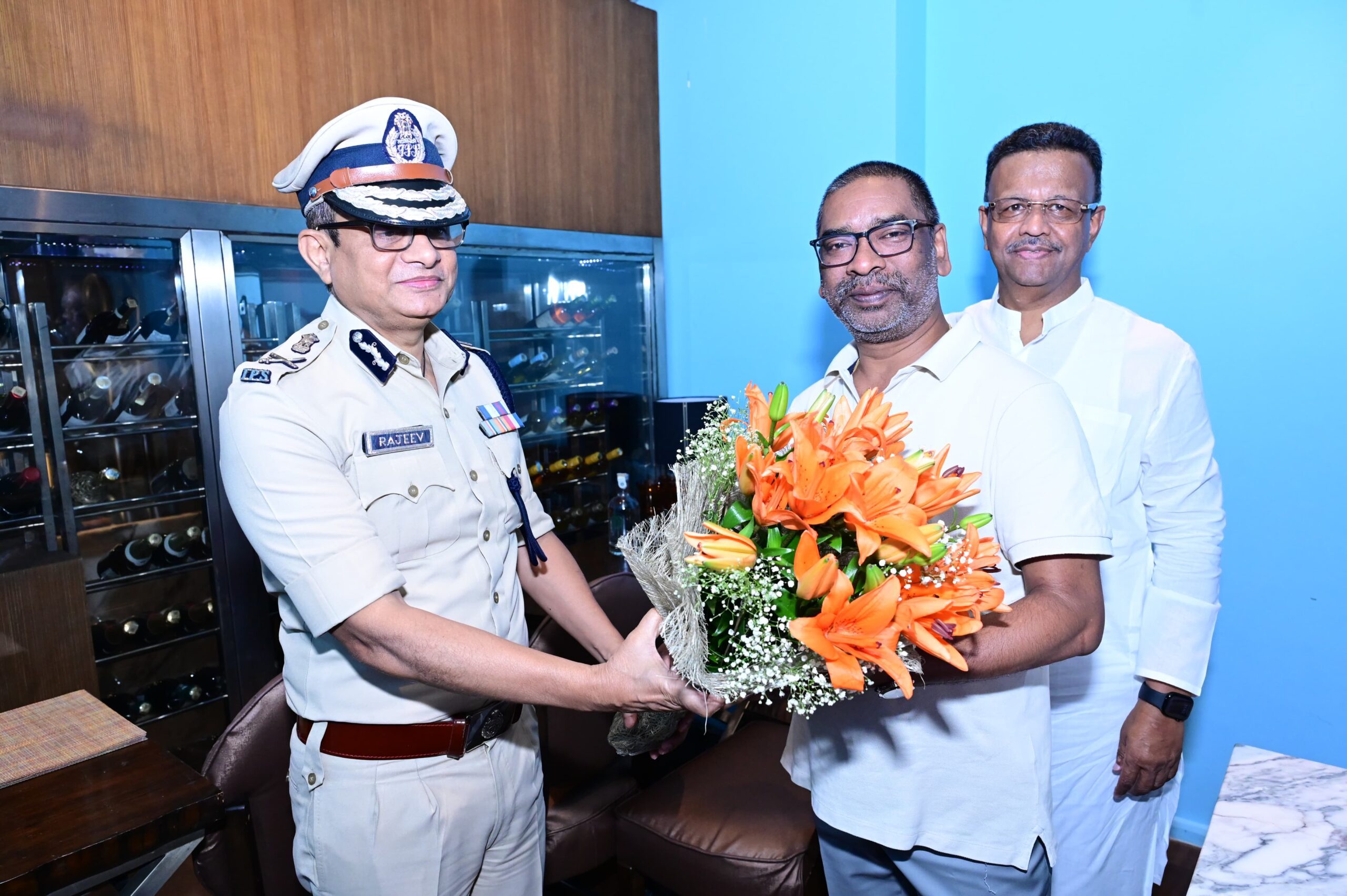 Kolkata Mayor, West Bengal DGP meet Jharkhand CM Hemant Soren