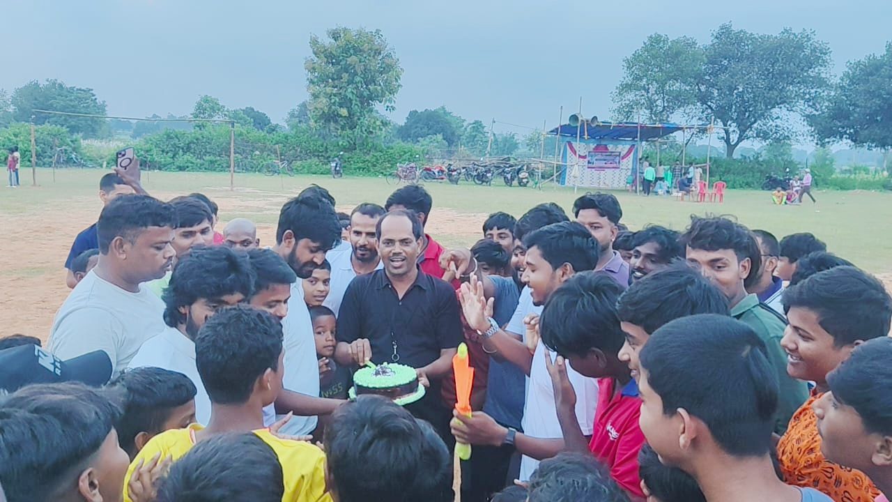 Ramkrishna Mehta Completes 25 Years as Football Referee, Honored in Koderma