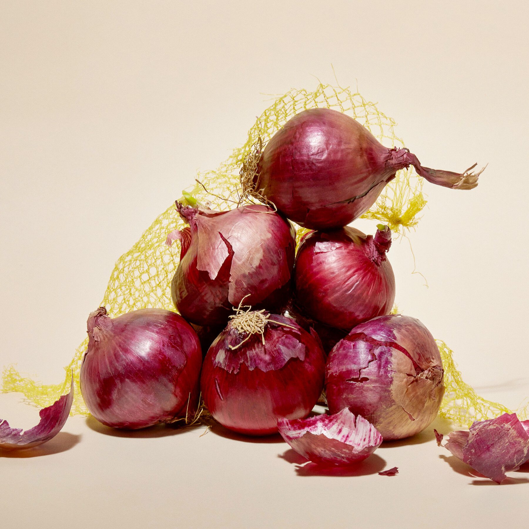 Raw Onions Can Thin Blood and Trigger Health Risks if Eaten in Excess, Doctors Warn