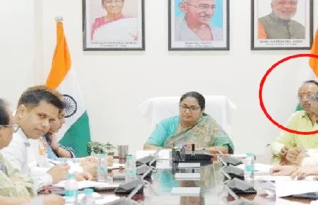 CM Rekha Gupta reached the meeting with her husband: AAP said- Phulera Panchayat's government in Delhi