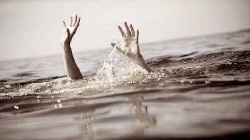 Lovers Jump into Ganga from Shastri Bridge, Swept Away in Strong Current