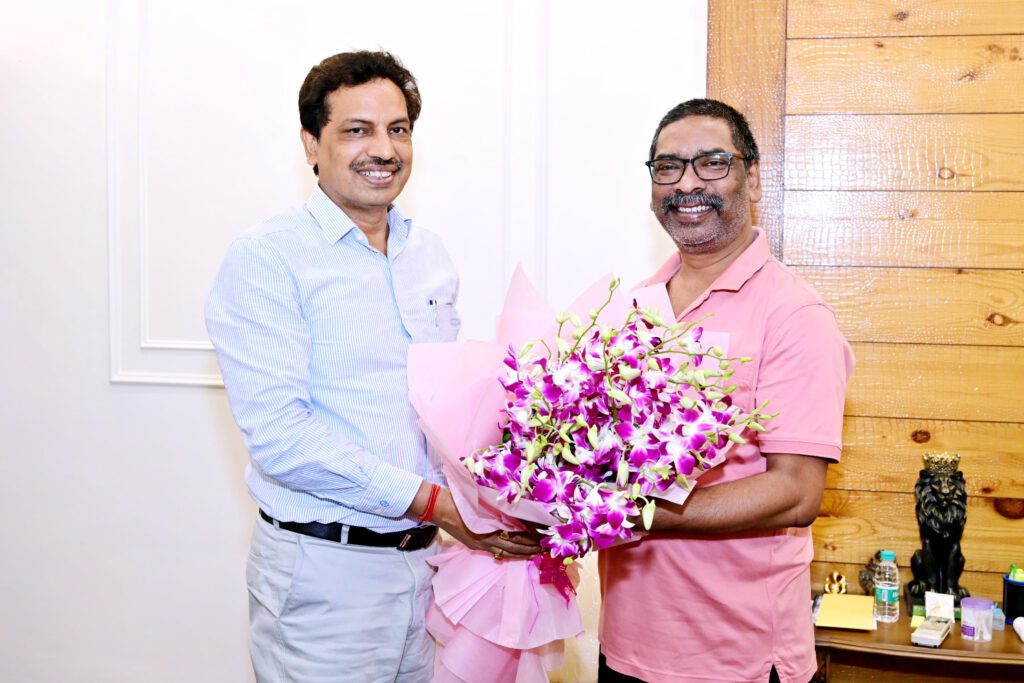 State Election Commissioner, Development Commissioner Meet CM Hemant Soren