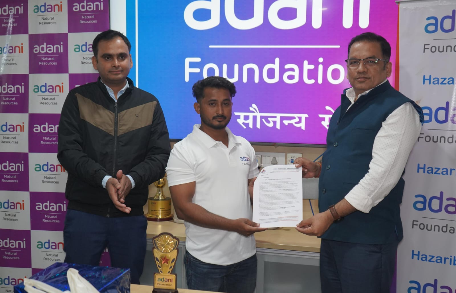 अदाणी फाउंडेशन जॉब फेयर से ग्रामीण युवक प्रदीप यादव बना सीनियर टेक्नीशियन