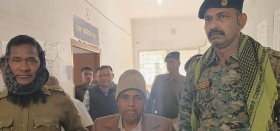 Revenue Clerk Arrested in Palamu for Taking Bribe of ₹5,500