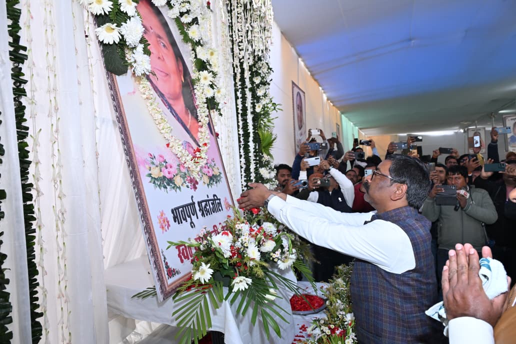 CM Hemant Soren Attends Tribute Ceremony for Minister Sanjay Yadav’s Mother