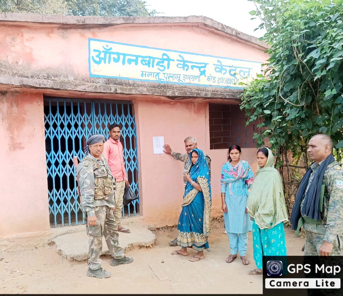 Chatra Police Paste Proclamation Notice at TSPC Zonal Commander’s Home