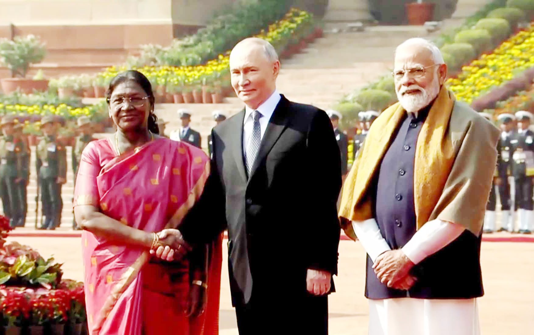 Putin Receives Grand Welcome at Rashtrapati Bhavan with 21-Gun Salute