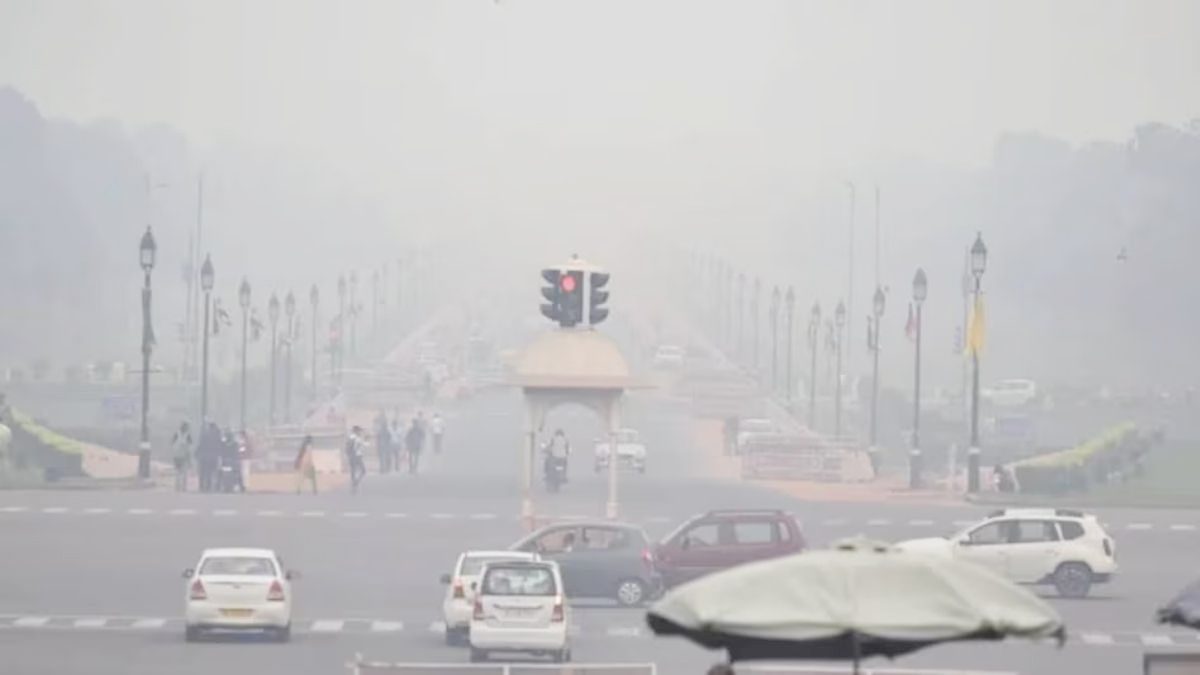 Ramdev on Delhi Pollution: Air Purifiers for Rich, Yoga Is Enough