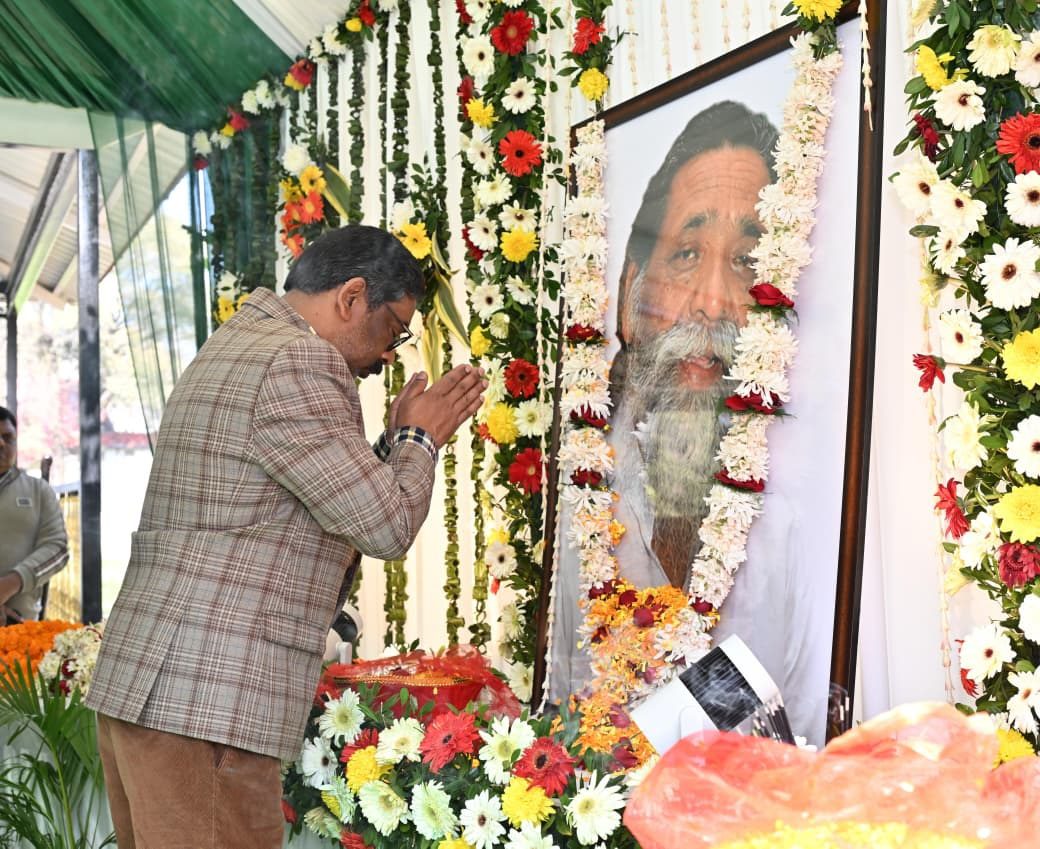 CM Hemant Soren pays tribute on Guru Shibu Soren’s 82nd birth anniversary