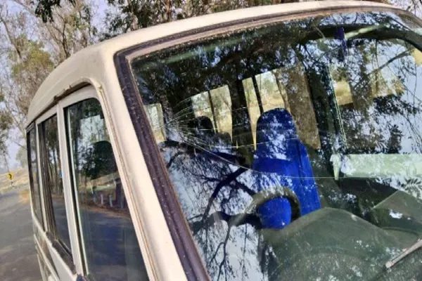 Lohardaga: Sand Mafia Attack CO During Raid, Official Escapes Narrowly