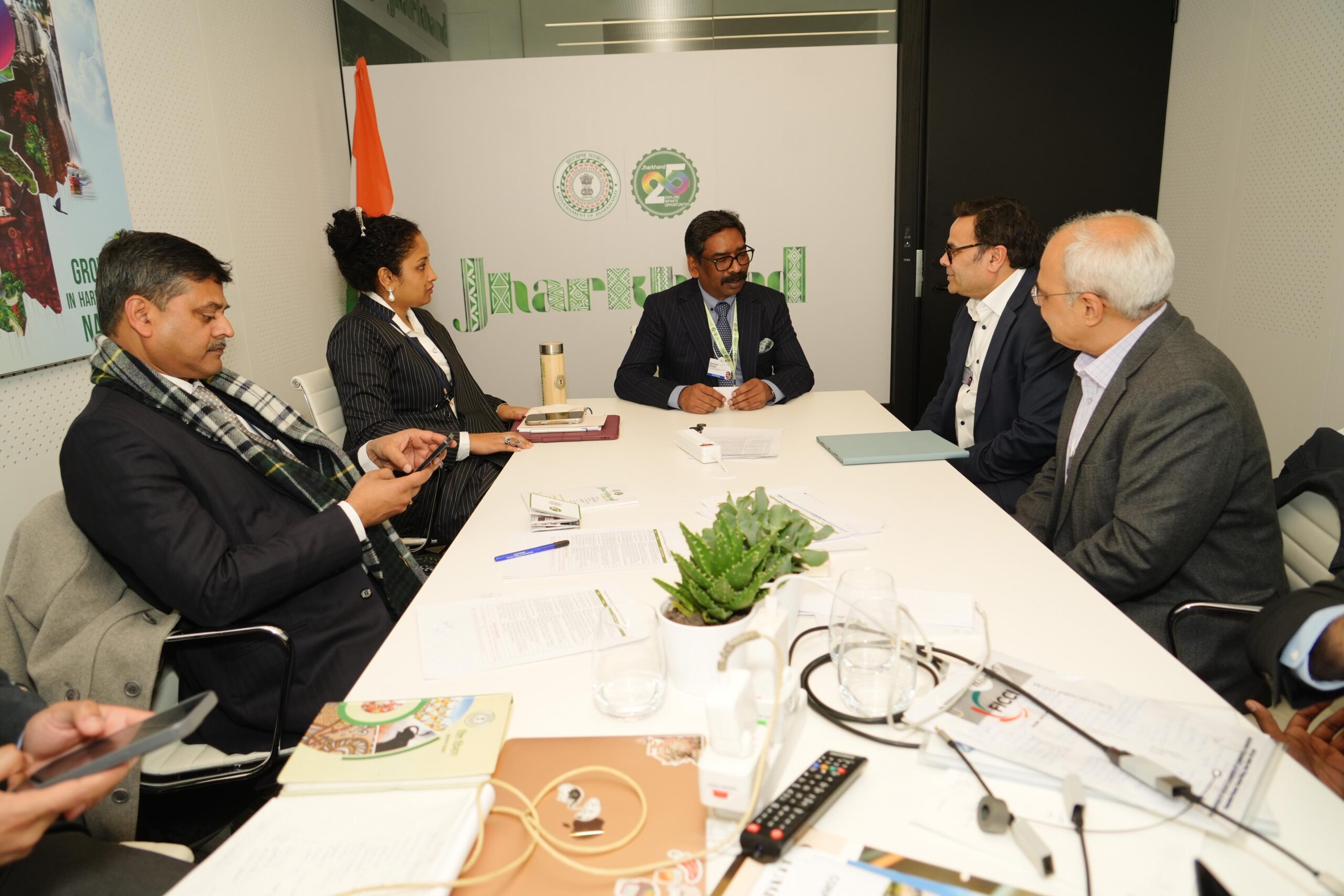 CM Hemant Soren Meets Infosys EVP in Davos, Agrees on Tech Cooperation