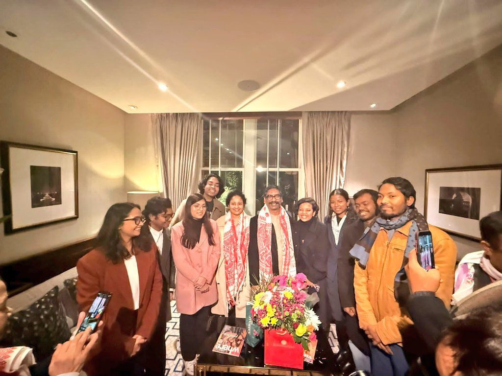 Jharkhand Scholars Give Warm Traditional Welcome to CM Hemant Soren in London