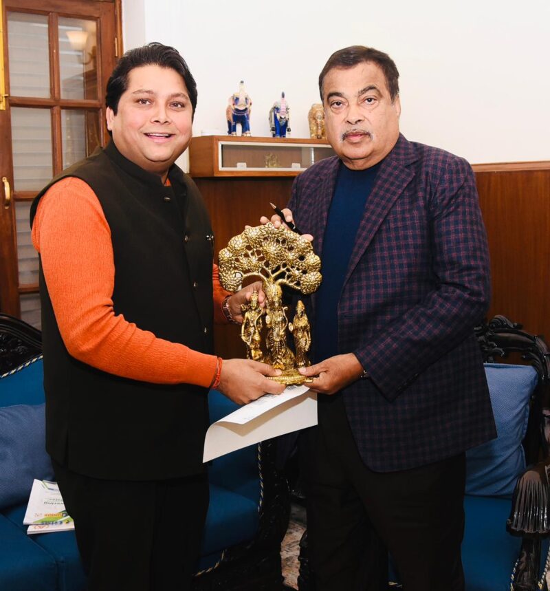 Teacher Leader Swadesh Kumar Singh Pays Courtesy Visit to Nitin Gadkari