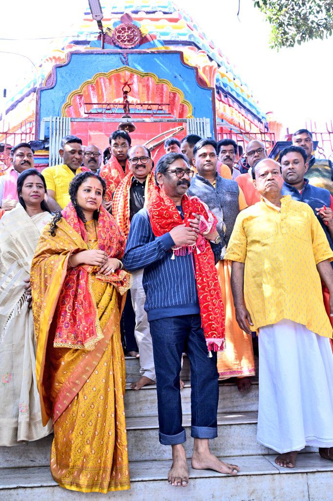 CM Hemant Soren Visits Rajrappa with Kalpana Soren on Wedding Anniversary