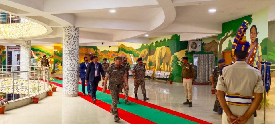 Chaibasa CRPF DG Reviews Anti-Naxal Operations in Saranda–Kolhan Region