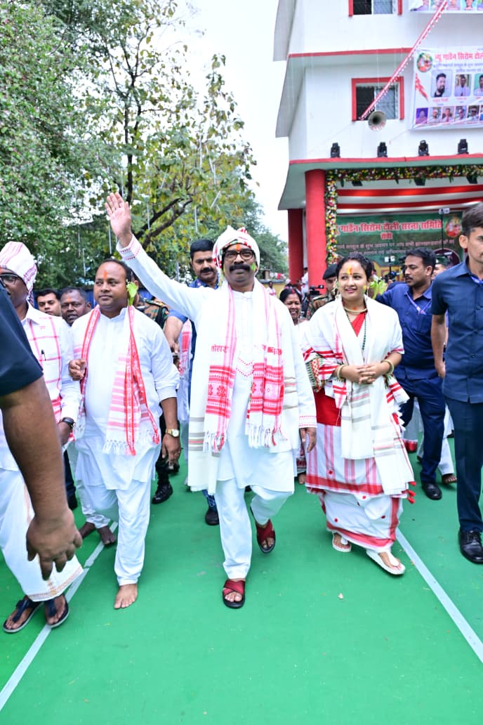 Hemant Soren honors tribal culture during Sarhul festival celebrations