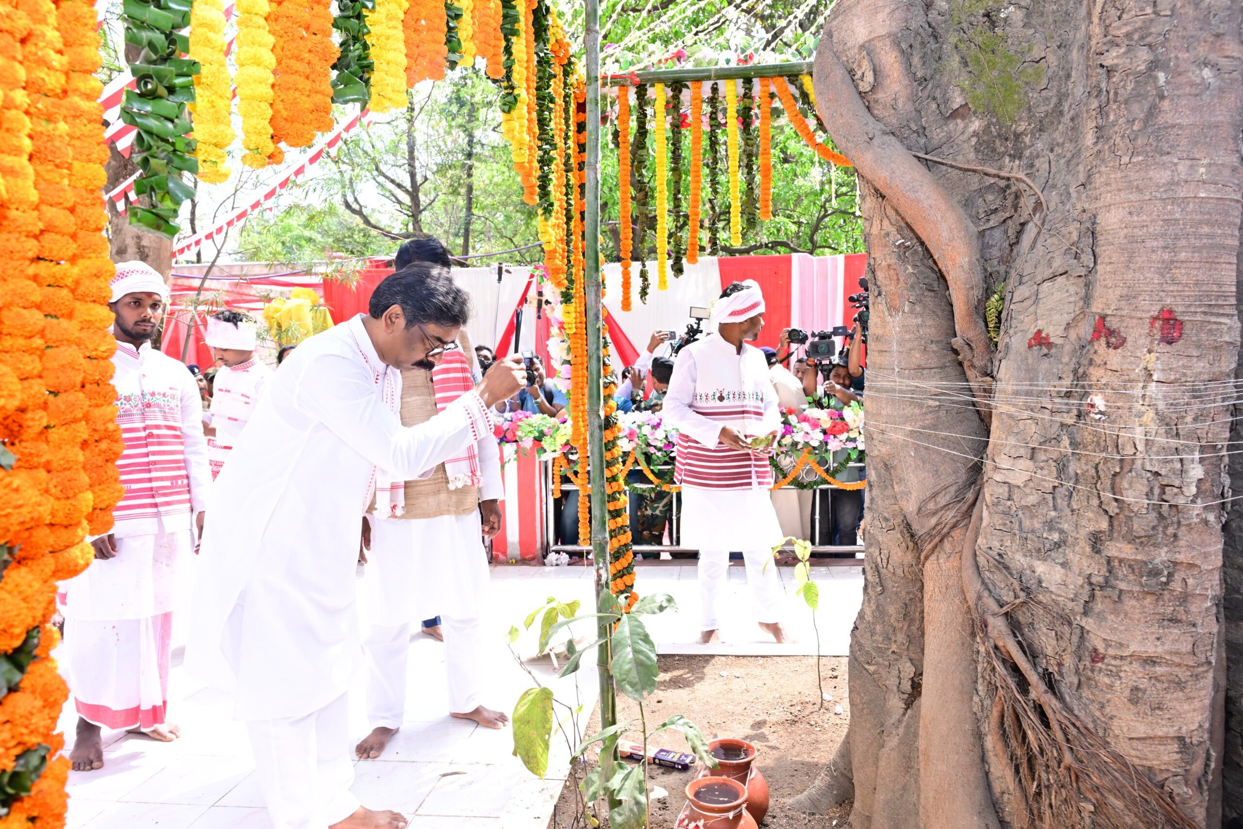 CM Hemant Soren joins Sarhul festival, urges nature conservation