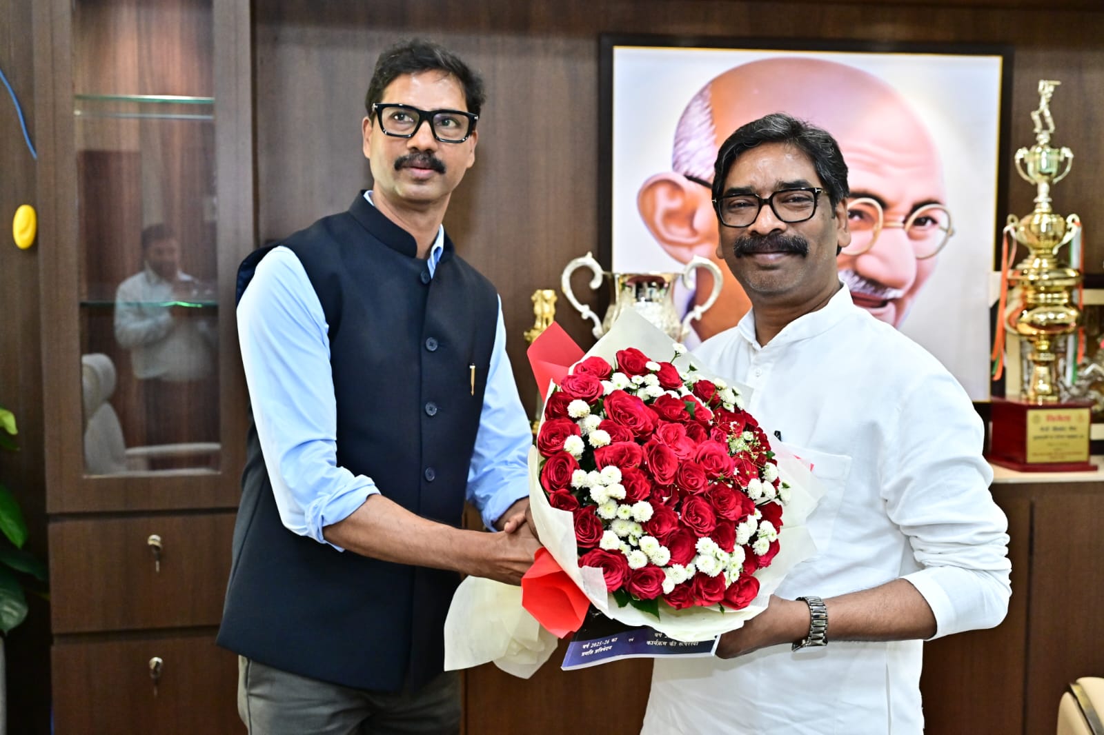 Road Construction Dept Principal Secretary Meets CM Hemant Soren