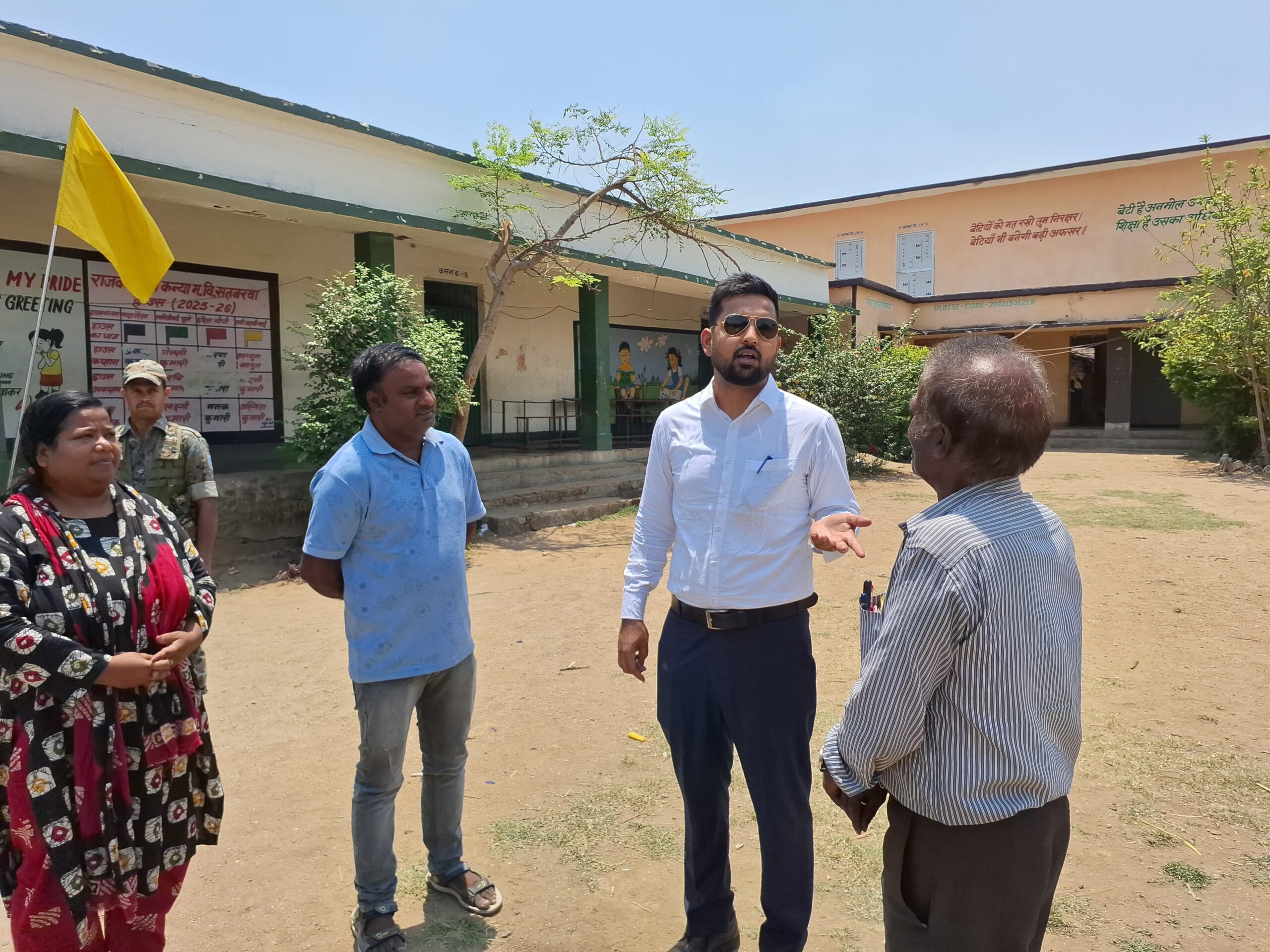 Surprise Inspection in Palamu: CO-cum-BDO Absent, Clerk Suspended