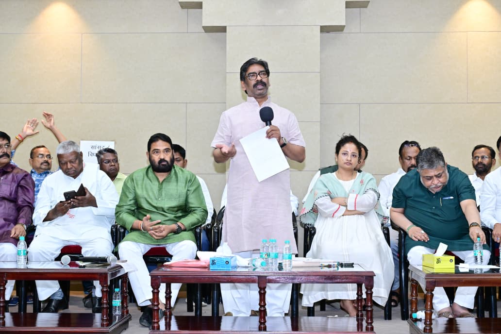 Hemant Soren Stresses Voter List Accuracy in JMM Training Meet