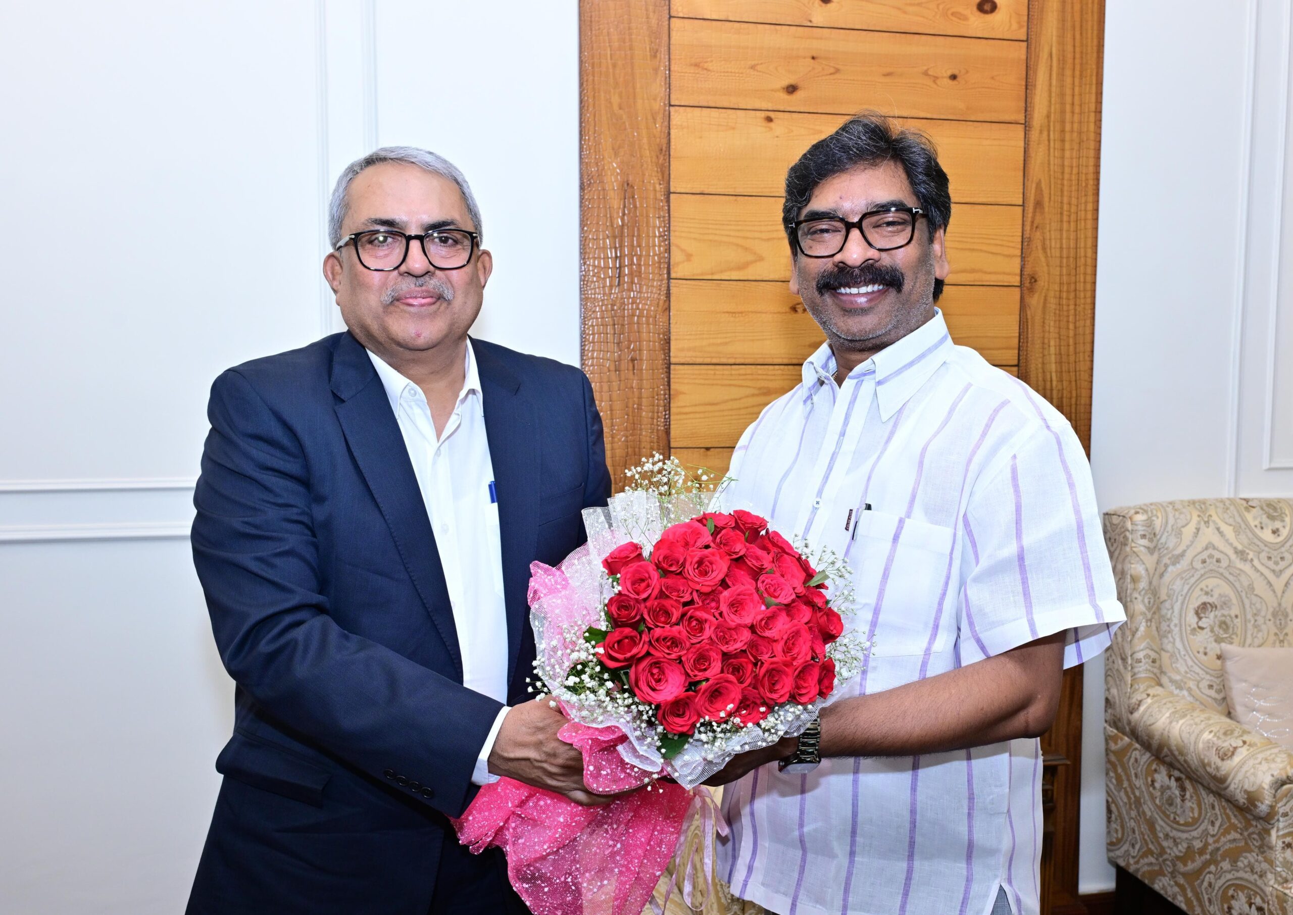 Chief Minister Hemant Soren Meets North Chotanagpur Divisional Commissioner Vijay Kumar Gupta
