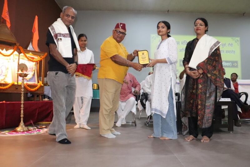 Meritorious Students, Parents Honoured at Saraswati Shishu Vidya Mandir in Ranchi
