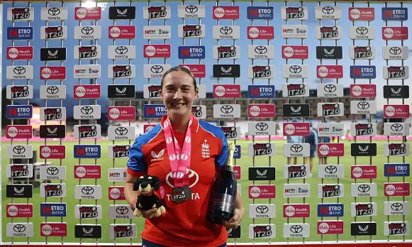 England Beat India by 6 Wickets in Third T20I, Clinch Series 2-1