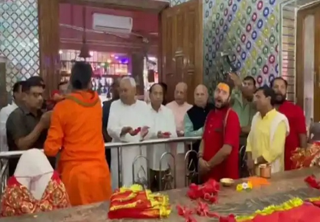 Former Bihar CM Nitish Kumar Offers Prayers at Bakhorapur Kali Temple, Seeks Prosperity for State