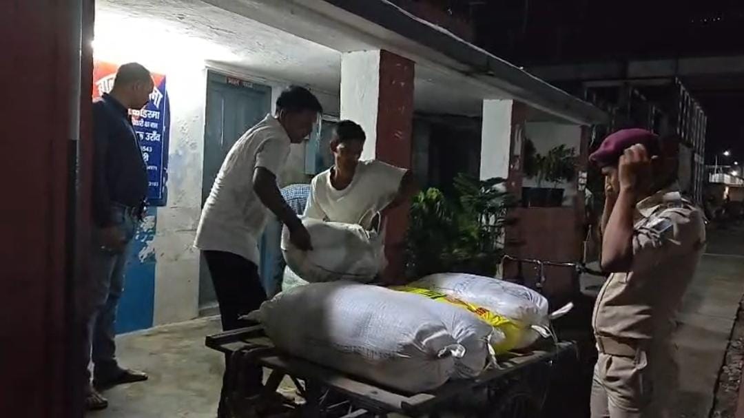 Koderma GRP Seizes 243 kg of Mahua Liquor from Varanasi MEMU Express, Consignment Was Allegedly Bound for Bihar