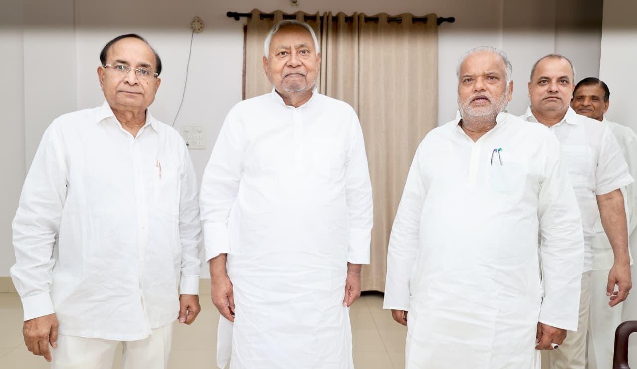 Nitish Kumar Reviews Bankipur Bypoll Campaign, Takes Feedback from Shravan Kumar