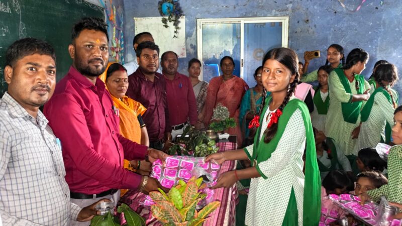 Students Receive Plates and Glasses Under Mid-Day Meal Scheme in Ramgarh