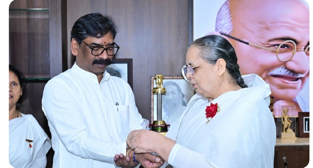 Brahma Kumari Nirmala Sister Ties Rakhi to CM Hemant Soren, Highlights Message of Unity