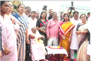 CM Hemant Soren Unveils Life-Size Statue of Padma Bhushan Dishom Guru Shibu Soren in Ramgarh