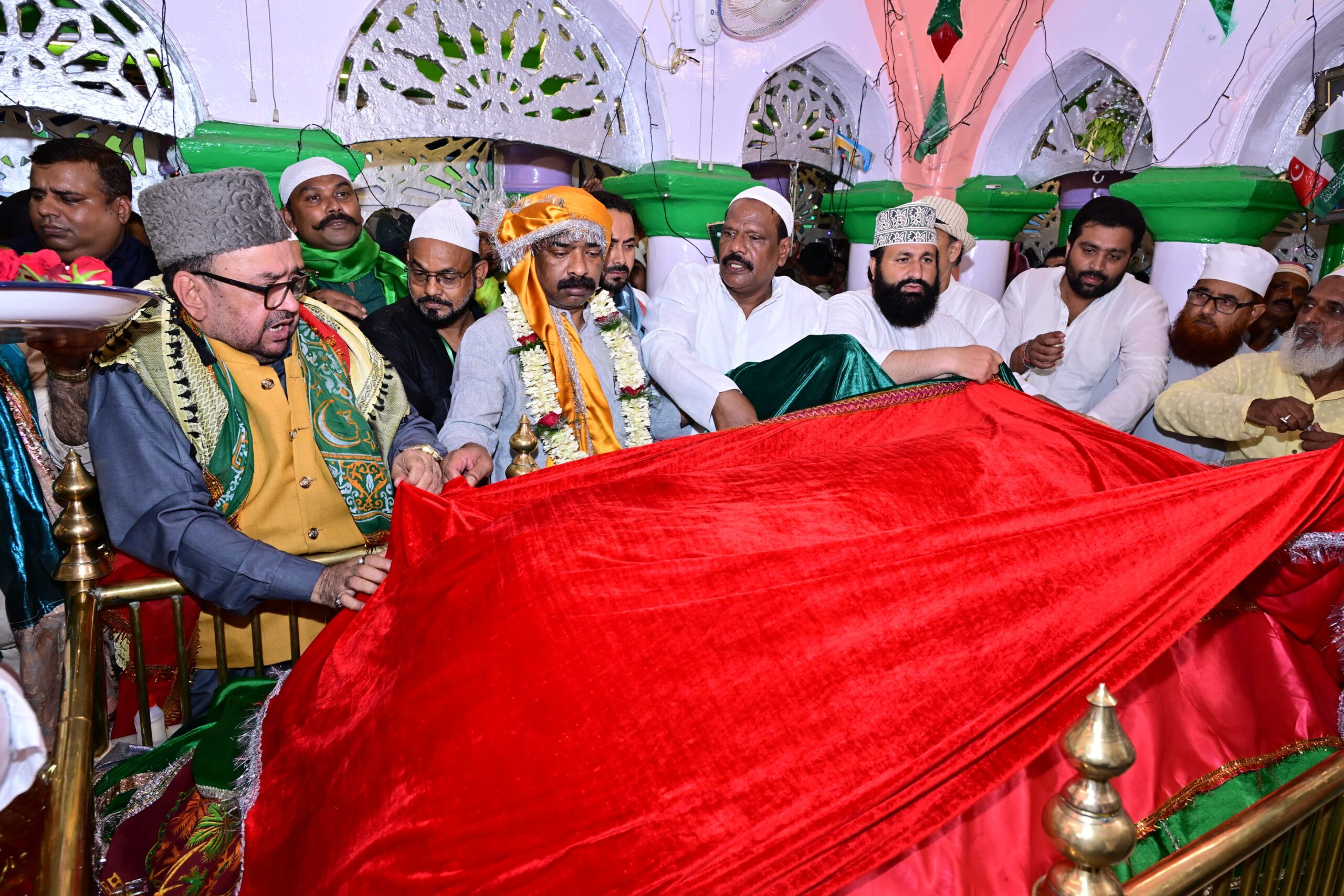 Hemant Soren Offers Chadar at Risaldar Baba’s 219th Urs in Ranchi