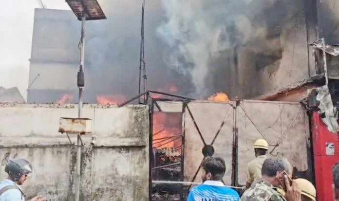 Ranchi Workshop Fire: 4 to 9 Vehicles Burned in Kokar Industrial Area